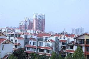 云南曲靖安居房地产公司 亲兄弟为争股权反目