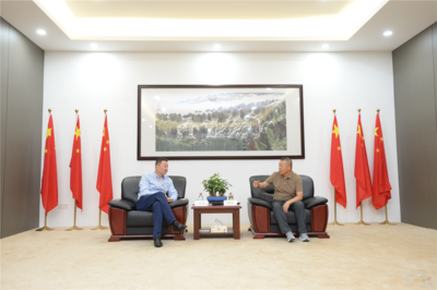 贵州昊龙胜境建材董事长杨智伟一行到访中国水泥网